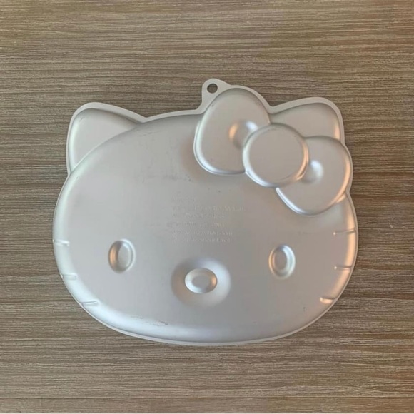 New Hello Kitty cake pan - Picture 2 of 2